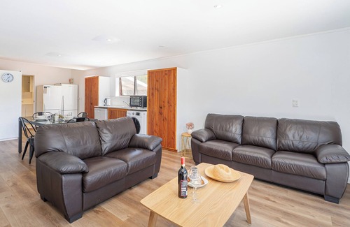 Whangamata Cabaña | Seascape Beachfront C - Whangamata Holiday Unit