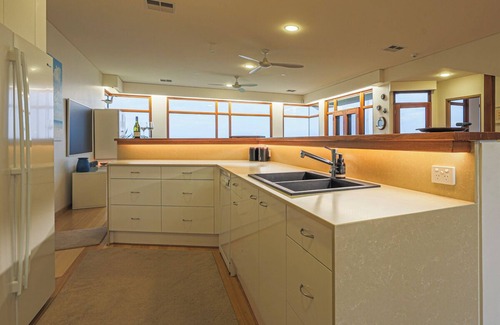 Tennyson Casa | Seascape - Luxurious Beachfront Retreat at Tennyson