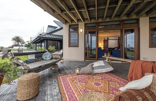 Tennyson Casa | Seascape - Luxurious Beachfront Retreat at Tennyson