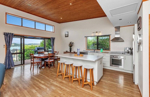 Okiato Casa | Seascape Sanctuary - Okiato Holiday Home