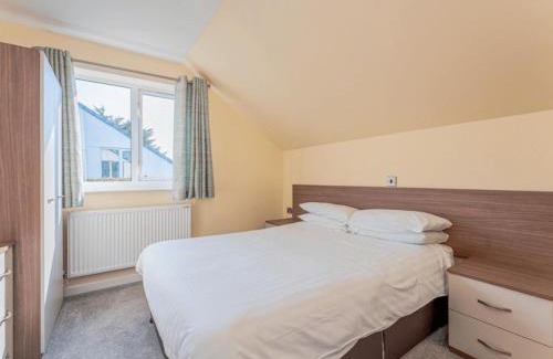 Woolacombe Villa | Seascape Villa 2 at Golden Coast Leisure Park R