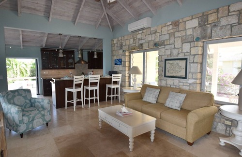 Willikies Villa | Villa 'Seascapes' 200º con vista al mar, a pasos de la playa de Long Bay