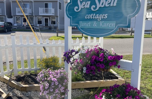 Old Orchard Beach Cabaña | Seashell Cottages/JK Rentals - Cottage 2, 1 full bed