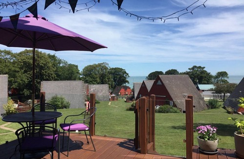 Martin Cabaña | SEASHELL COTTAGE LODGE 97, family friendly, with pool in Kingsdown