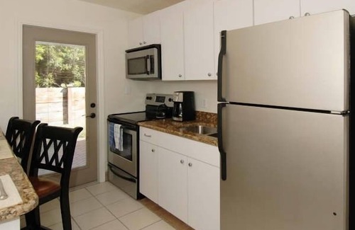 Melbourne Beach Condominio | Seashell Suites Resort-Oceanfront Lujo informal y privacidad.