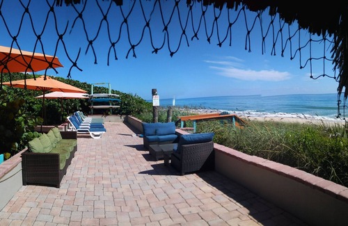 Melbourne Beach Condominio | Seashell Suites Resort-Oceanfront Lujo informal y privacidad.