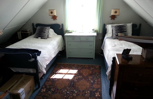 Fair Harbor Casa | Seashore Cottage charm, large deck on 2 lot private ‘‘Preserve,” 300’ from ocean