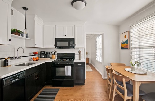 Beach Barber Tract Casa | Seaside 1BR Steps to Windansea Beach & Peek Views
