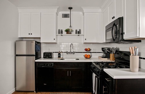 Beach Barber Tract Casa | Seaside 1BR Steps to Windansea Beach & Peek Views