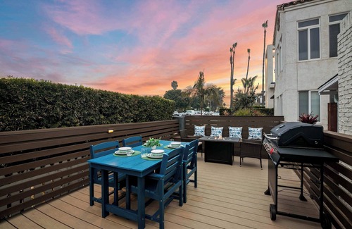 Beach Barber Tract Casa | Seaside 1BR Steps to Windansea Beach & Peek Views