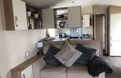 Prestatyn Cabina | Seaside 2-Bed Caravan Retreat - Sleeps 6 & Parking