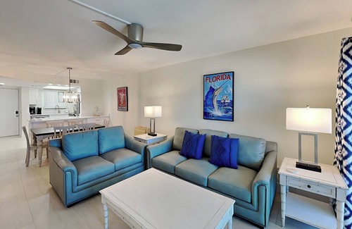 Mid Island Condominio | Seaside 409 | Steps to the Sand + Loaded w. Resort Extras!