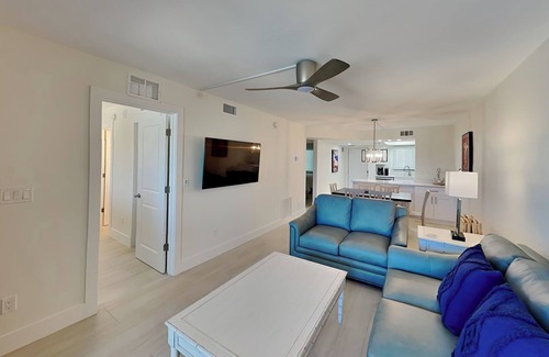 Mid Island Condominio | Seaside 409 | Steps to the Sand + Loaded w. Resort Extras!