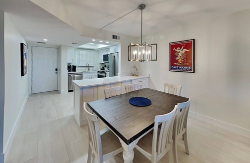 Mid Island Condominio | Seaside 409 | Steps to the Sand + Loaded w. Resort Extras!