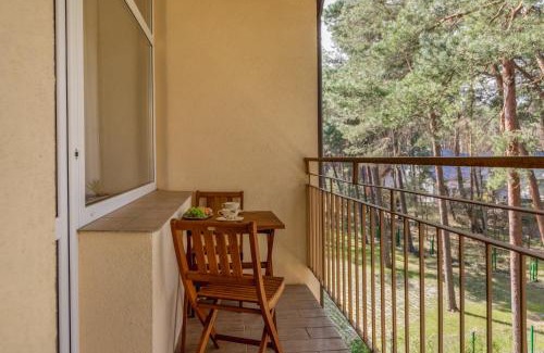 Lukecin Apartamento | Seaside Apartment in the Woods with Balcony & 1 Bedroom by Noclegi Renters