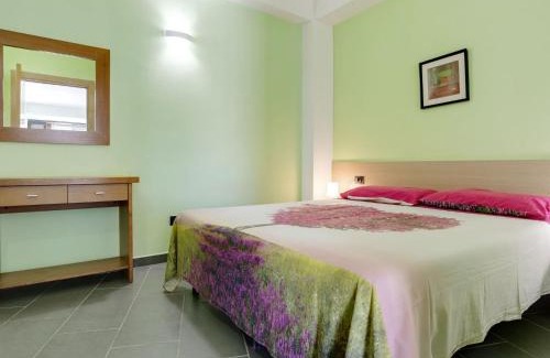 Reitani Apartamento | Seaside Apartment with BBQ & Garden