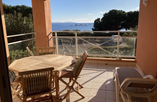 Ajaccio Apartamento | Seaside apartment with pool