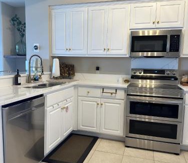 Thomas Drive Apartamento | Seaside Bliss in Gated Community - 1504 condo