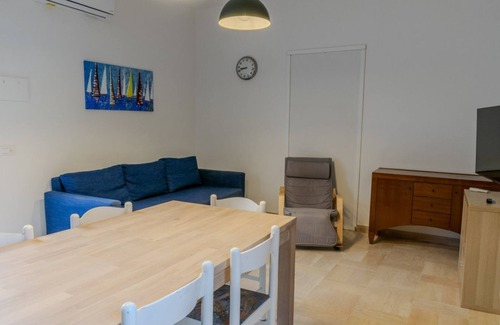 Caucana-finaiti-casuzze-finaiti Nord Apartamento | Seaside Bliss: Kaukana Moon Apartment with Parking