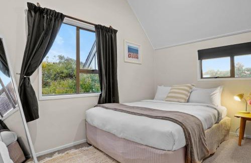 Torbay Casa | Seaside Bougainvillea Retreat close to Beaches