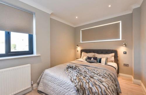 East Wittering Casa | Seaside Bungalow for 6 Close to Village & Beach