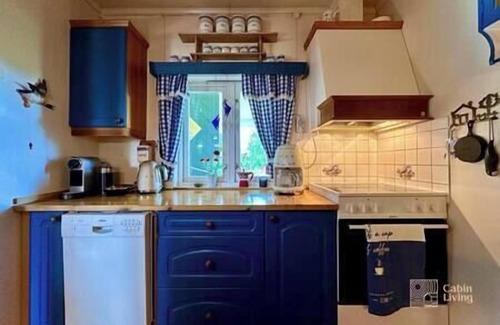 Gressvik Casa | Seaside cabin in Fredrikstad with private jetty, BBQ & sea view
