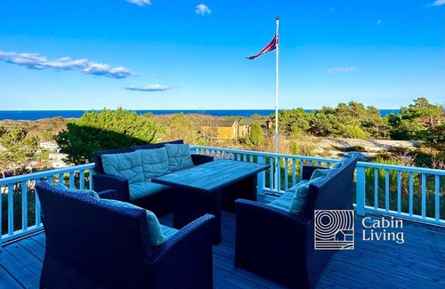 Lillesand Casa | Seaside cabin with terrace and ocean view