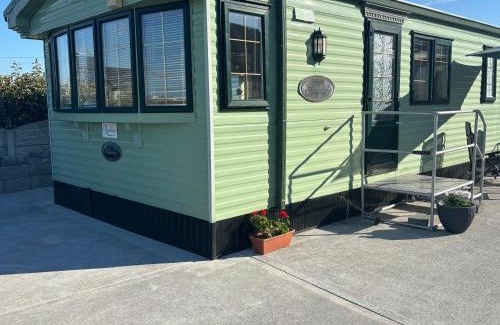Quilty Casa | Seaside Chalet