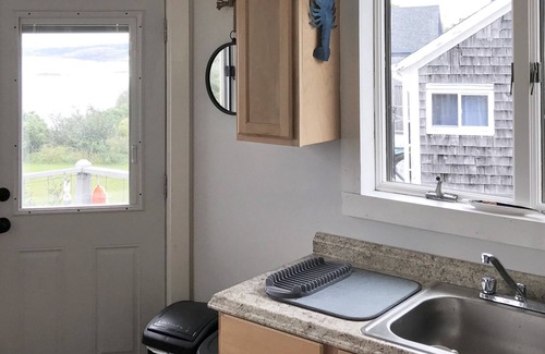 Lubec Cabaña | Seaside cottage in Lubec