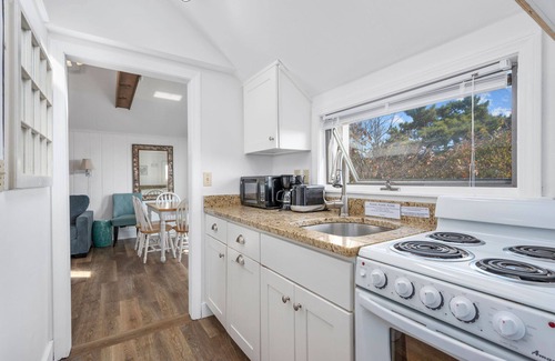 Yarmouth Cabaña | Seaside Cottage with Private Beach – Your Hidden Treasure!