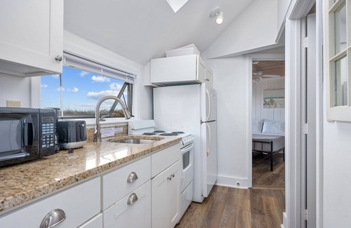 Yarmouth Cabaña | Seaside Cottage with Private Beach – Your Hidden Treasure!