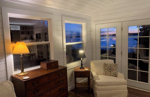 Campobello Island Cabaña | Seaside Cottage Con vistas excepcionales: precioso nuevo dormitorio principal y porche