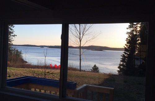 Campobello Island Cabaña | Seaside Cottage Con vistas excepcionales: precioso nuevo dormitorio principal y porche