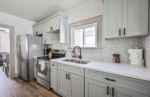 South Houston Cabaña | Seaside Cottage-Walk 2 Beach!