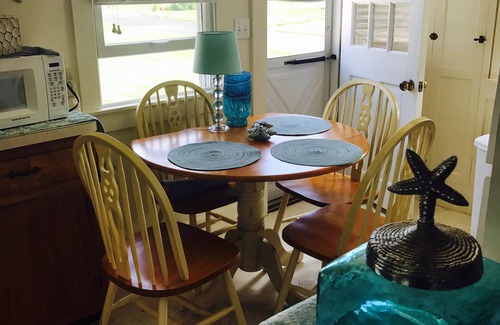 Wellfleet Cabaña | Seaside Coqueto Wellfleeter Cottage en Mayo Beach con 400 pies de playa privada