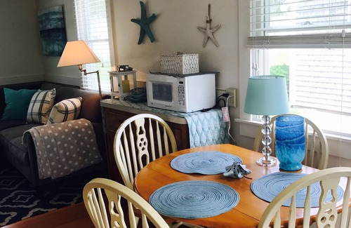 Wellfleet Cabaña | Seaside Coqueto Wellfleeter Cottage en Mayo Beach con 400 pies de playa privada