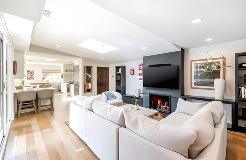 Tree Section Casa | Seaside Elegance Chic Getaway Near Downtown