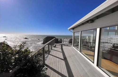 Sereno del Mar Casa | Seaside Elegance Oceanfront Escape with 3 Suites