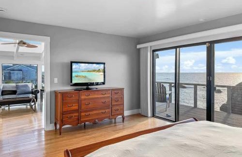Sereno del Mar Casa | Seaside Elegance Oceanfront Escape with 3 Suites