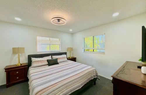 Fort Myers Beach Casa | Seaside Elegance 3 Mi to FM Beach Paradise Sleep 6