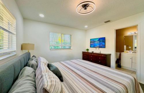 Fort Myers Beach Casa | Seaside Elegance 3 Mi to FM Beach Paradise Sleep 6