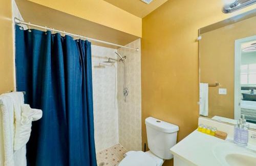 Fort Myers Beach Casa | Seaside Elegance 3 Mi to FM Beach Paradise Sleep 6