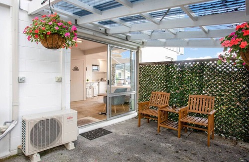Narrow Neck Apartamento | Seaside Escape is close to the beach