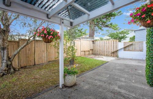 Narrow Neck Apartamento | Seaside Escape is close to the beach