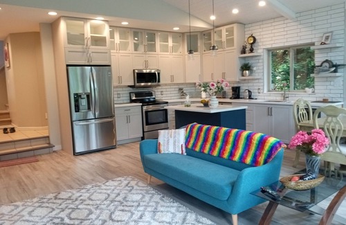 North Oyster Casa | Seaside ESCAPE Private Oceanfront Pet friendly Sleeps 9+ Pool & Hot Tub