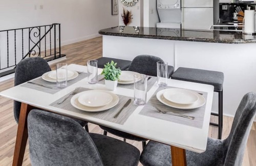 Birch Park Finger Streets Apartamento | Seaside Escape: 1 Min to Beach, Park, Dining, Shopping & More!
