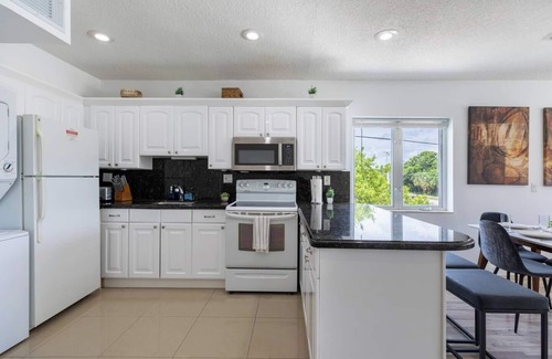 Birch Park Finger Streets Apartamento | Seaside Escape: 1 Min to Beach, Park, Dining, Shopping & More!