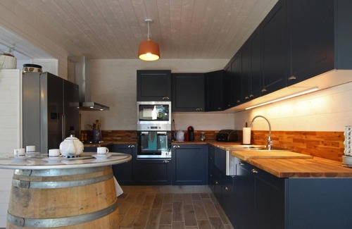 Jullouville Cabaña | Casa espaciosa con piscina privada cerca de la playa