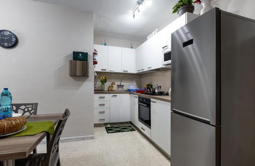 Għadira Apartamento | Seaside Flat with Scenic Country Views