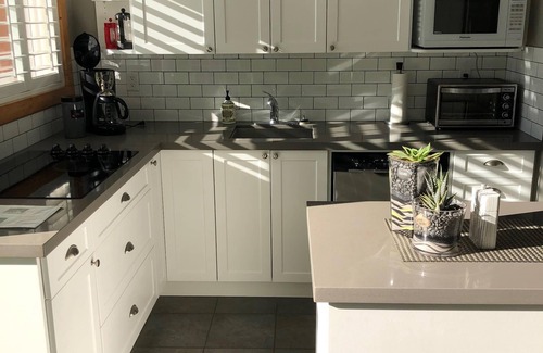 District of North Vancouver Cabaña | Seaside Garden Cottage en Scenic Indian Arm, North Vancouver